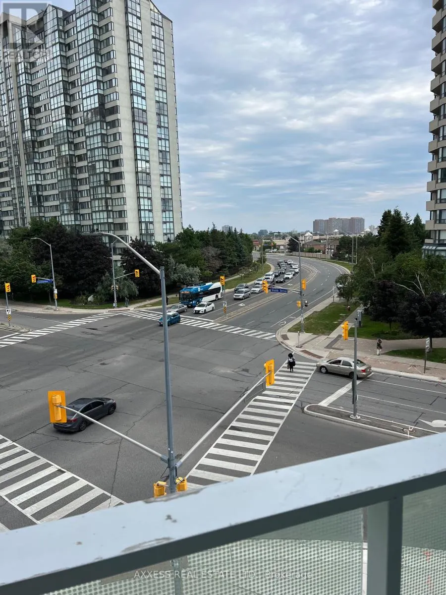 305 - 3883 QUARTZ ROAD