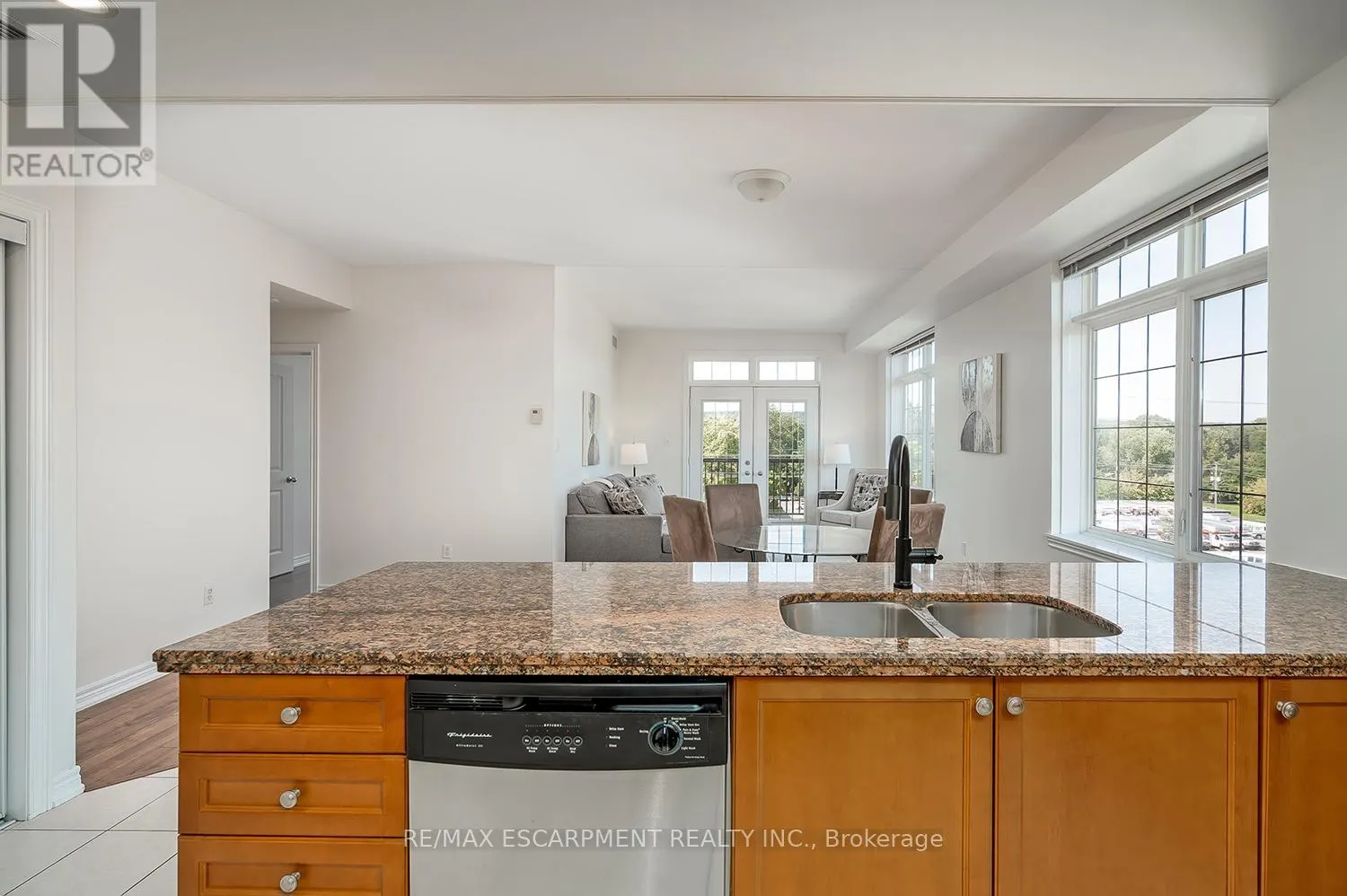 503 - 396 PLAINS ROAD E