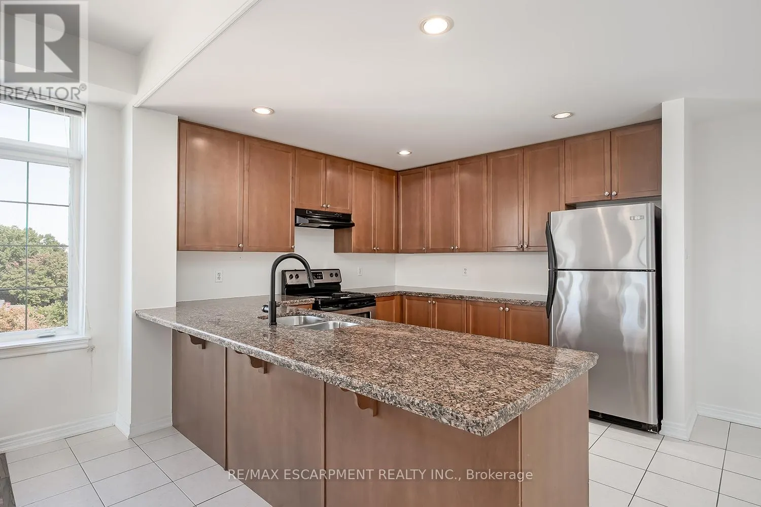 503 - 396 PLAINS ROAD E