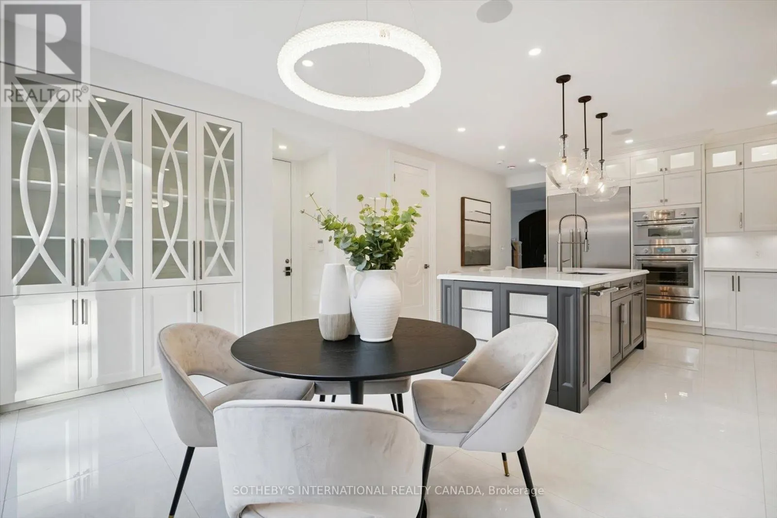 452 ROTHESAY PLACE