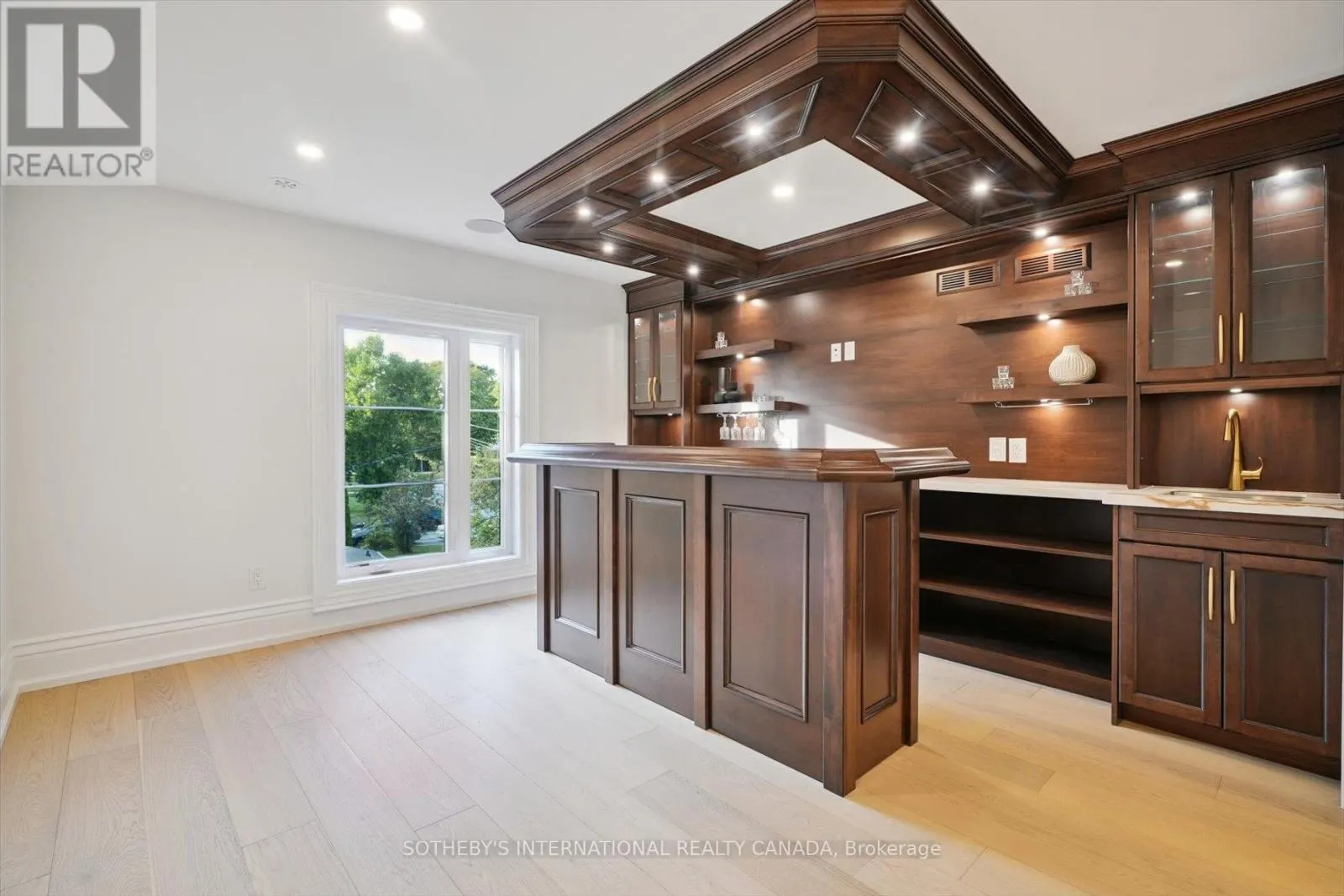 452 ROTHESAY PLACE