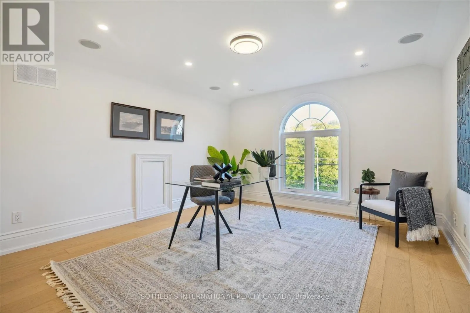 452 ROTHESAY PLACE