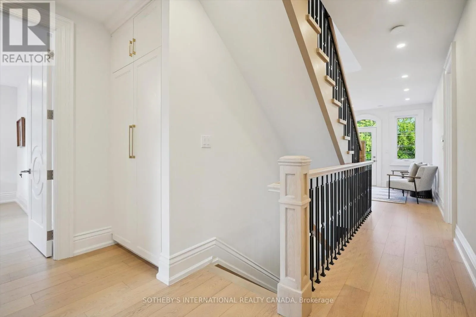 452 ROTHESAY PLACE