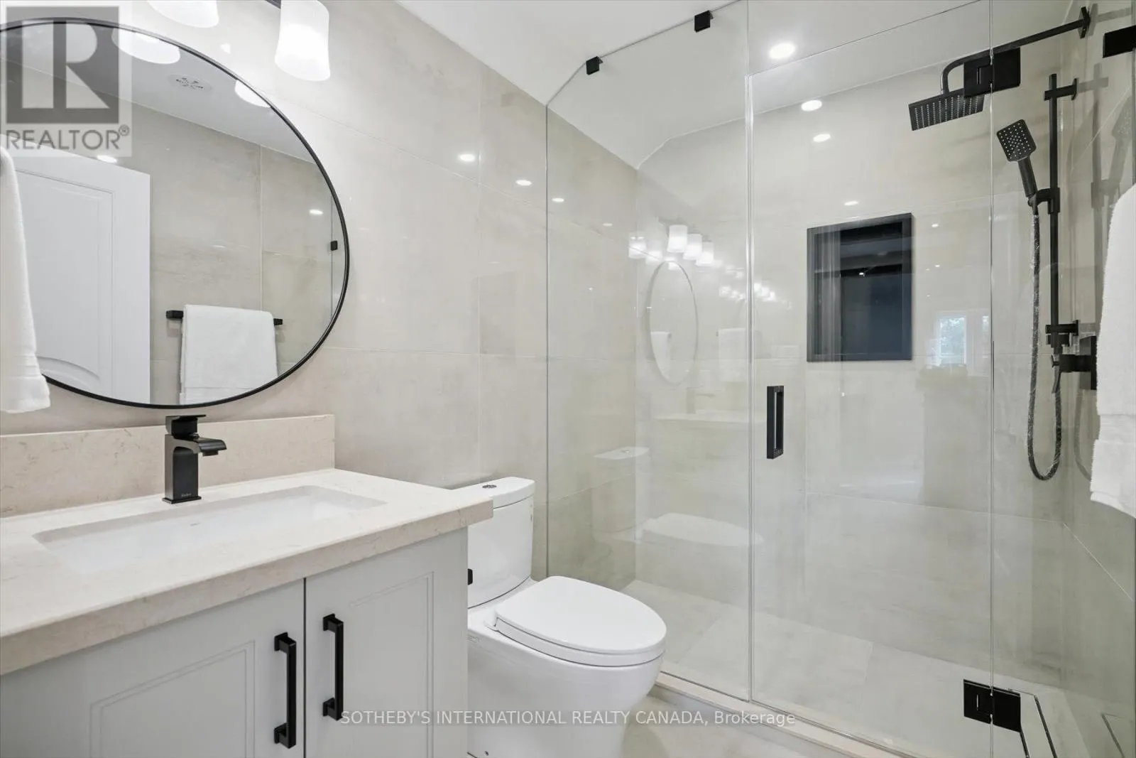 452 ROTHESAY PLACE