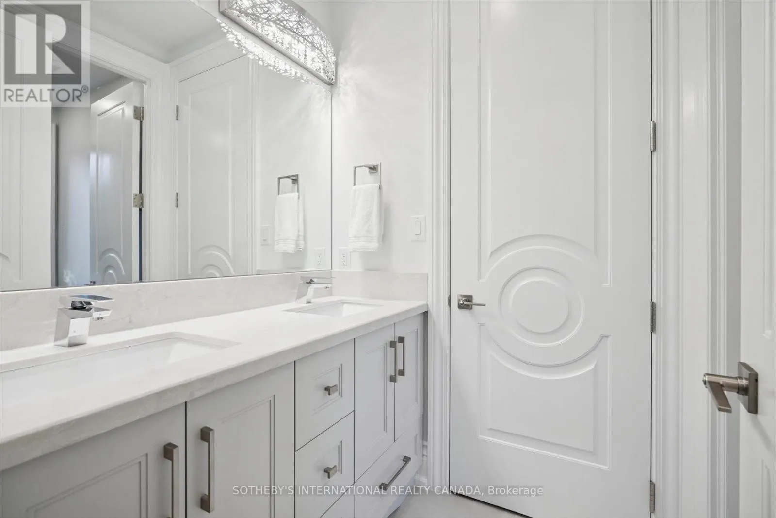 452 ROTHESAY PLACE
