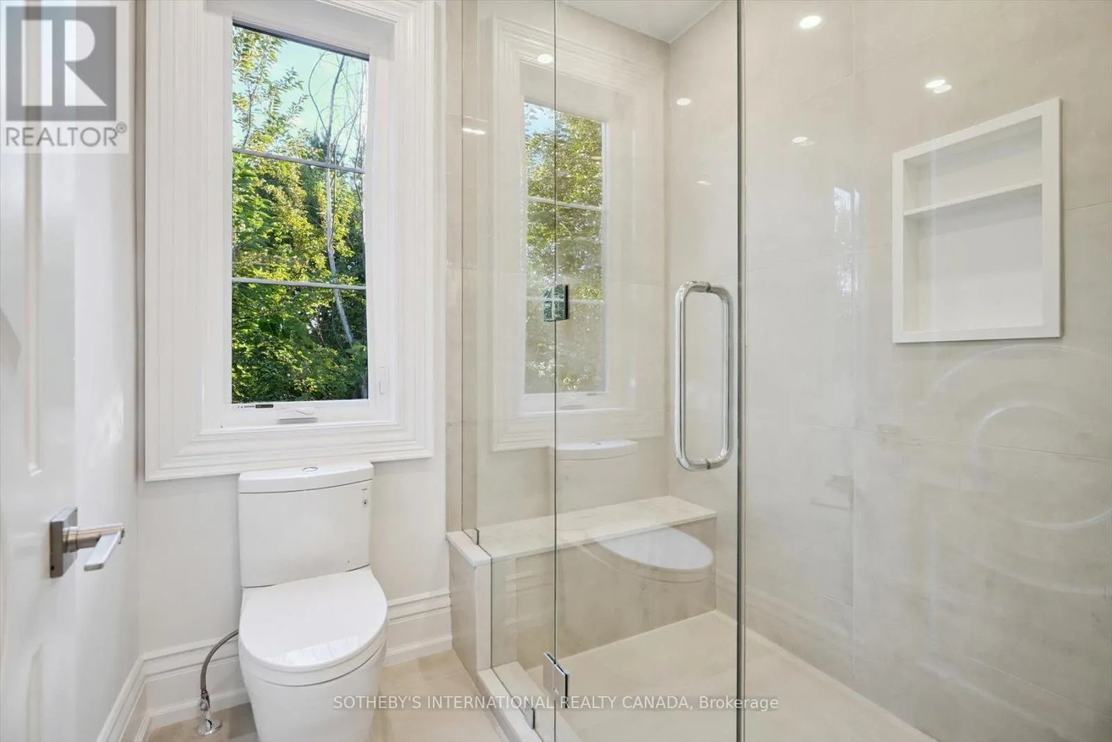 452 ROTHESAY PLACE