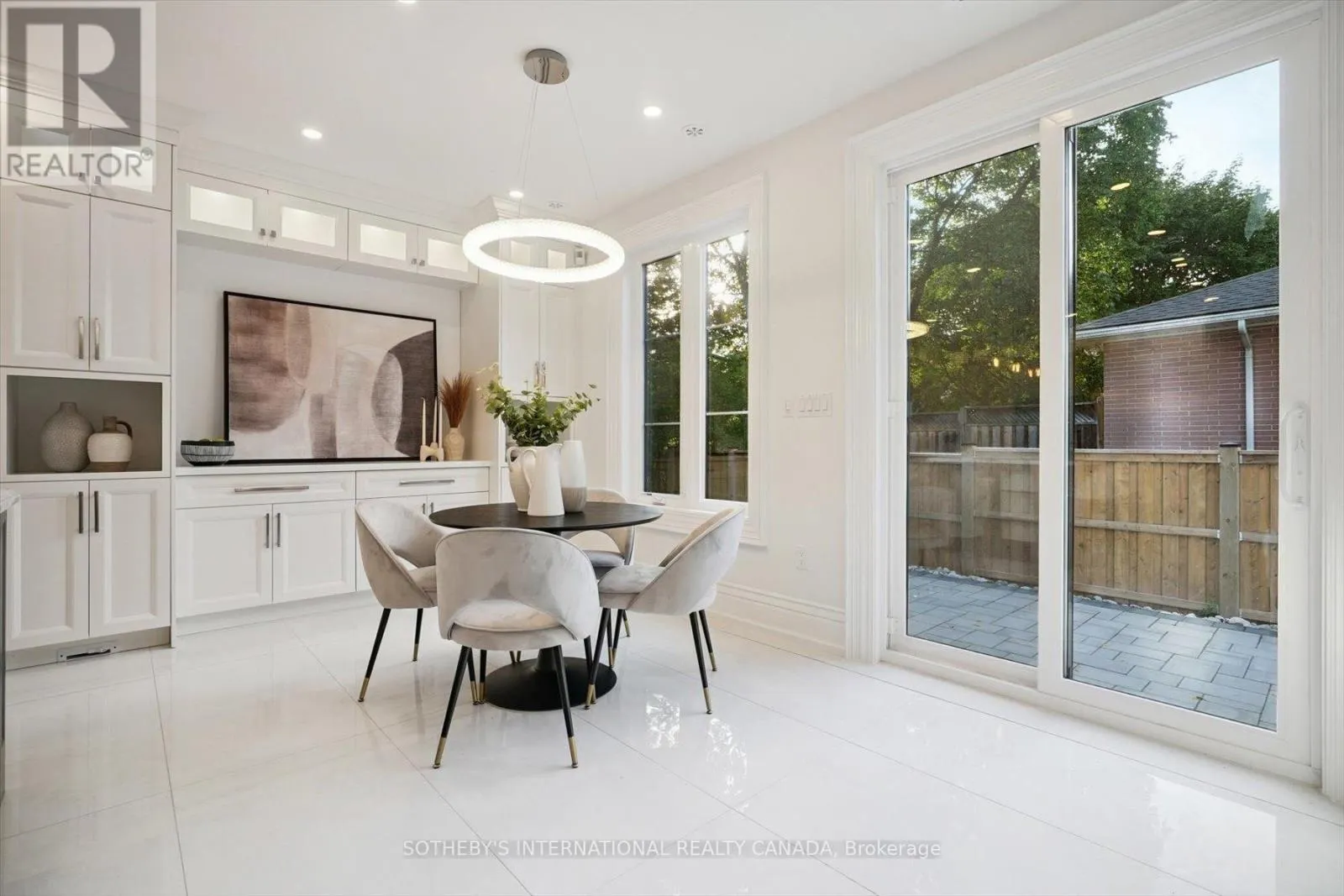 452 ROTHESAY PLACE