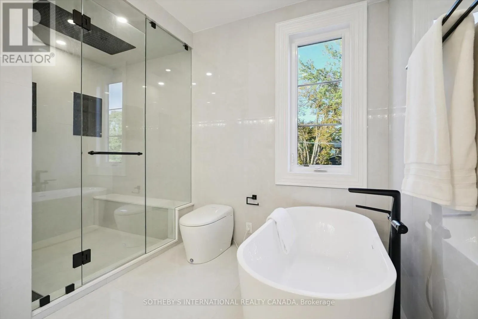 452 ROTHESAY PLACE