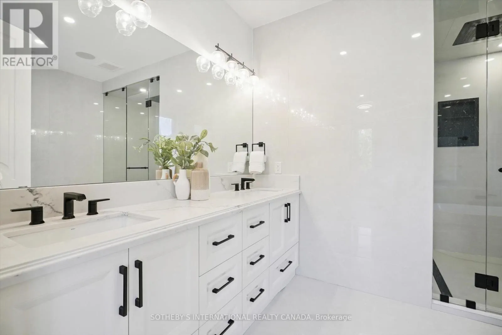 452 ROTHESAY PLACE