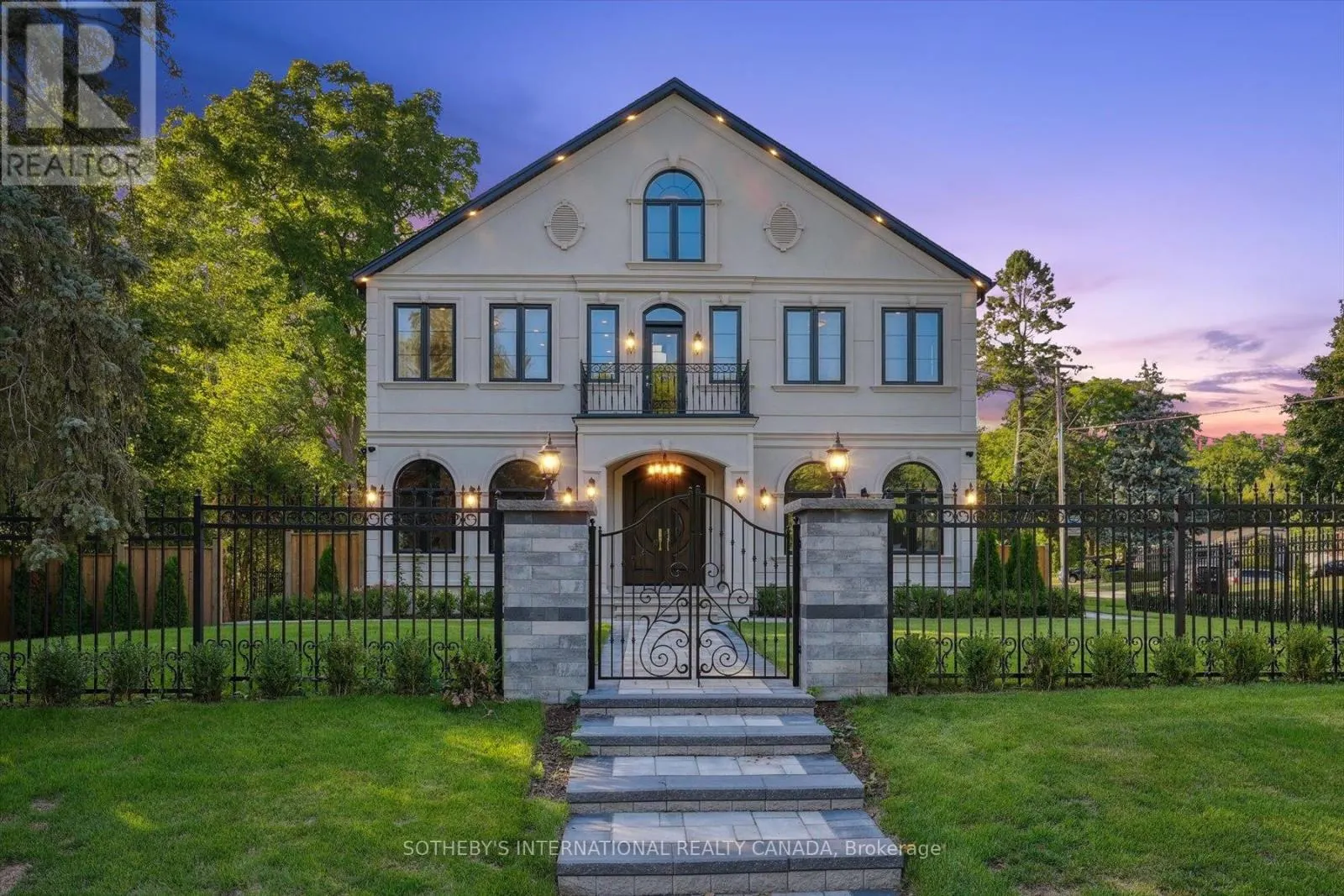 452 ROTHESAY PLACE