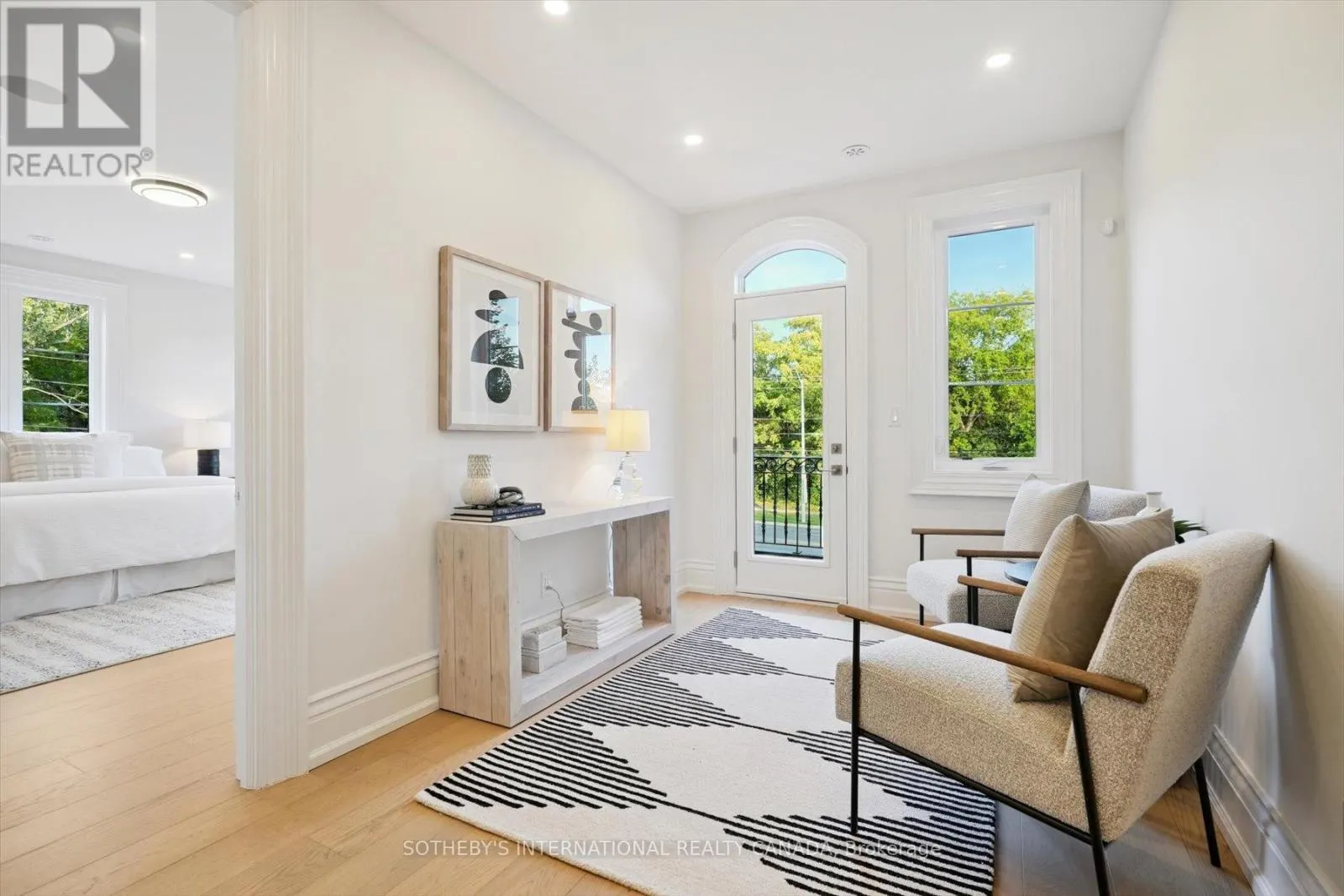 452 ROTHESAY PLACE