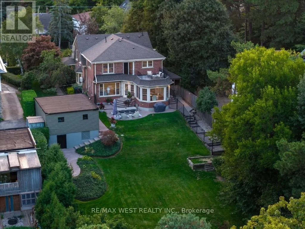207 ELLIS AVENUE