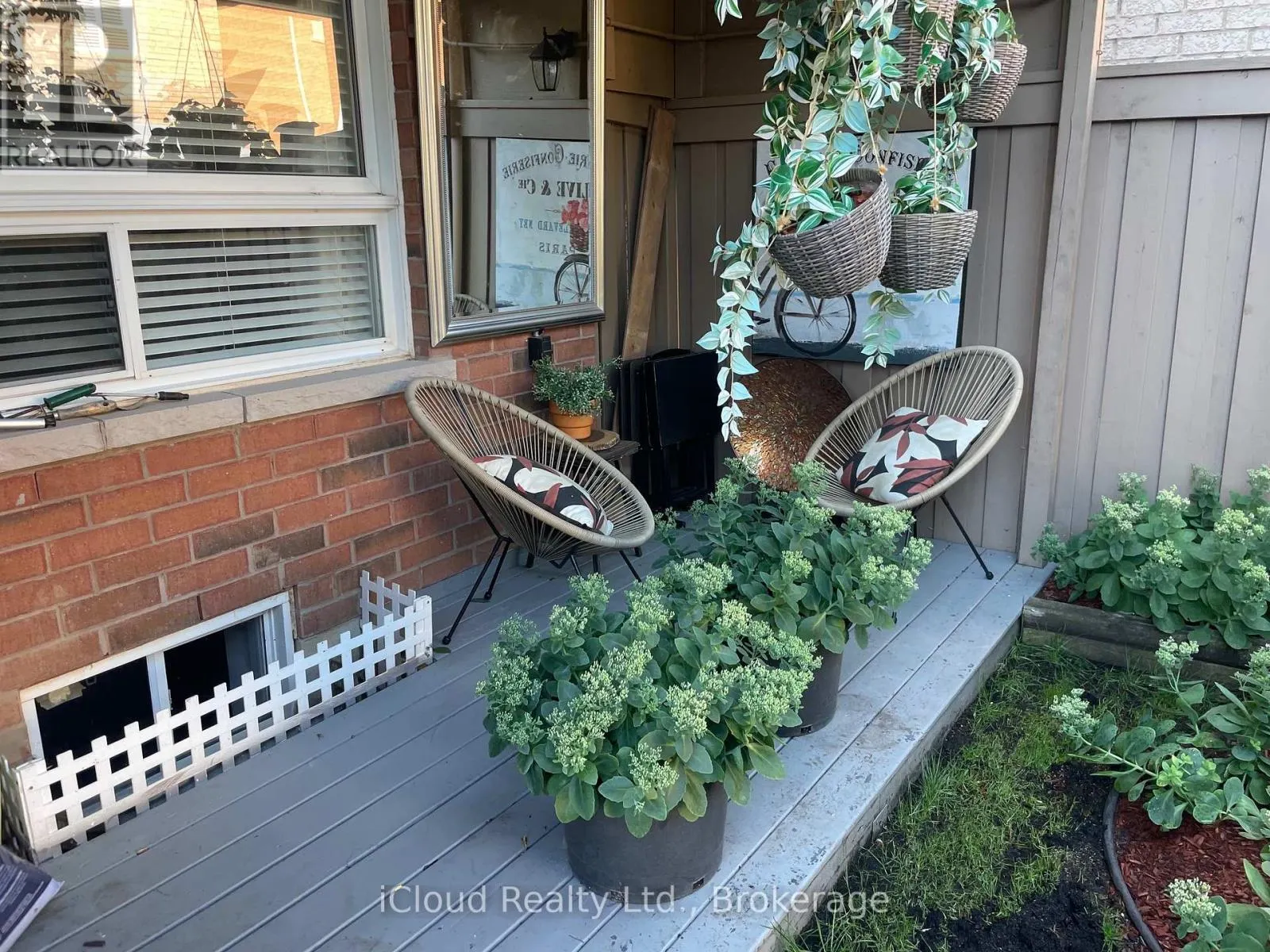 22 FALLGATE DRIVE