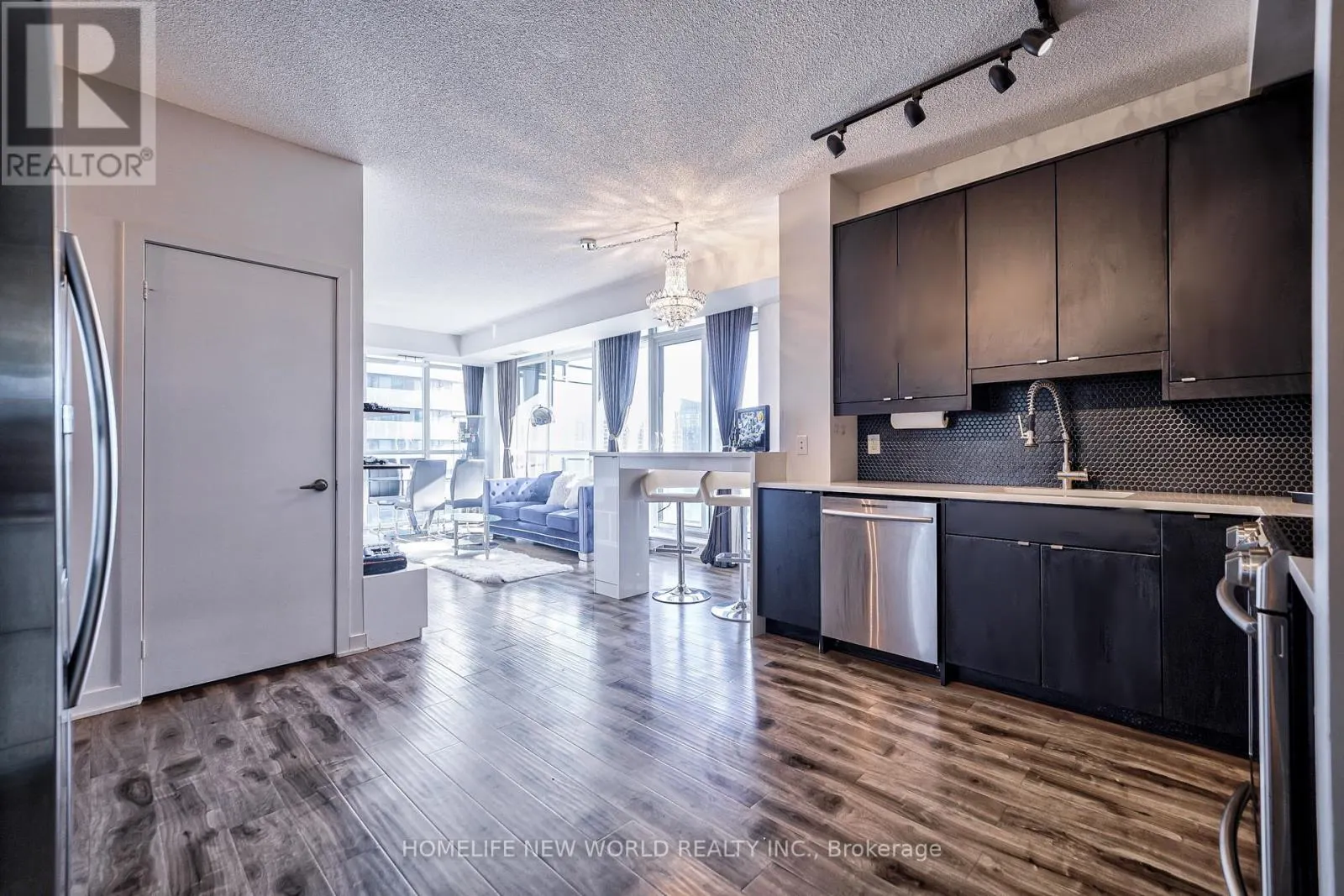 2402 - 4070 CONFEDERATION PARKWAY