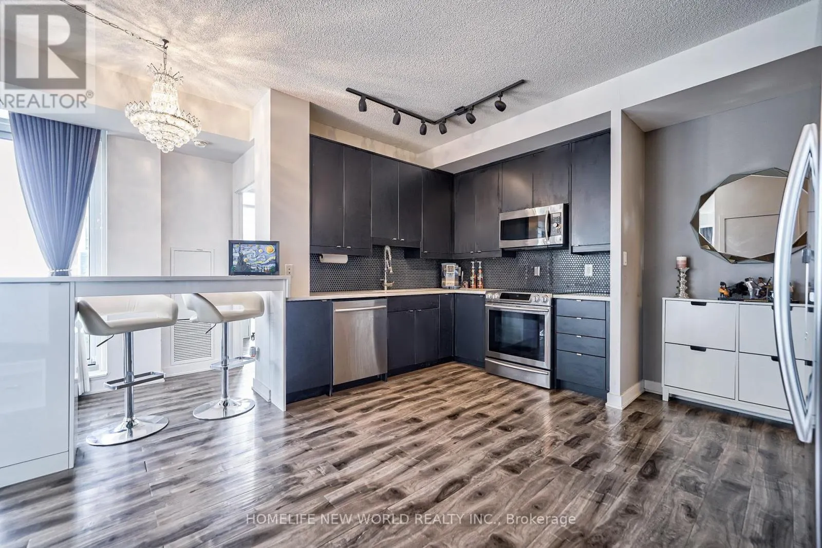 2402 - 4070 CONFEDERATION PARKWAY
