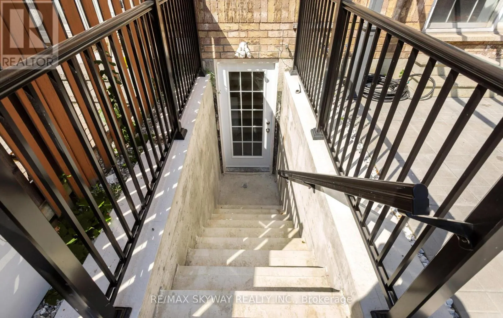 74 MAGNIFICENT COURT