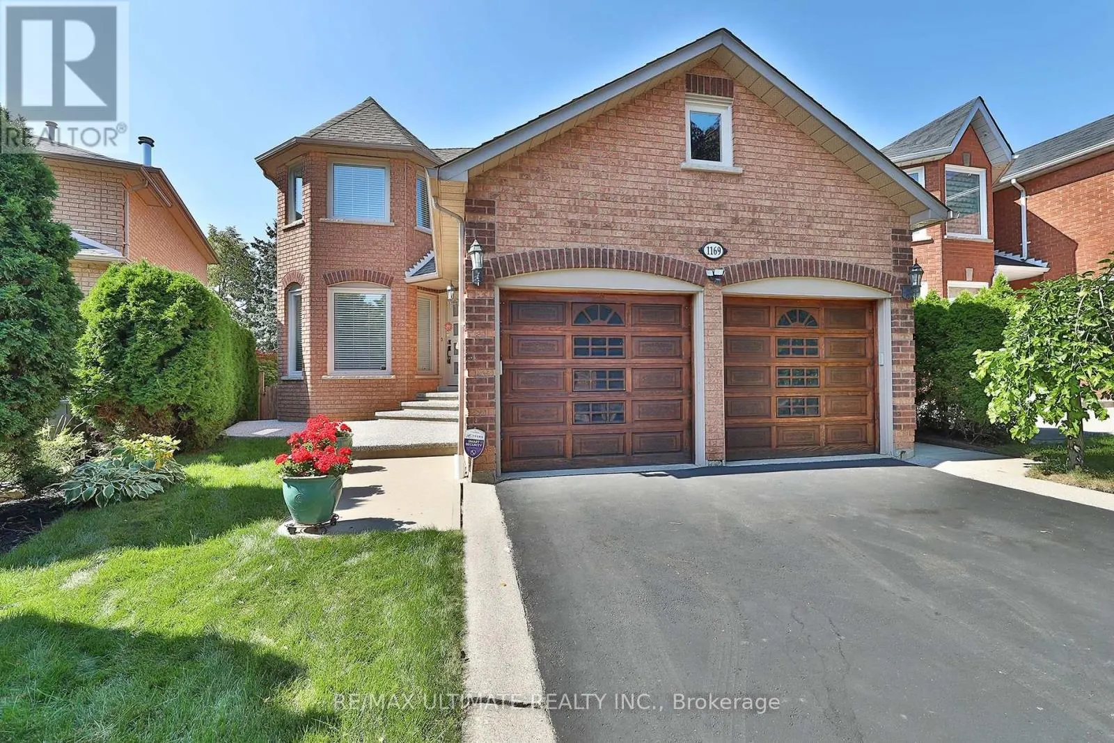 1169 EWING CRESCENT