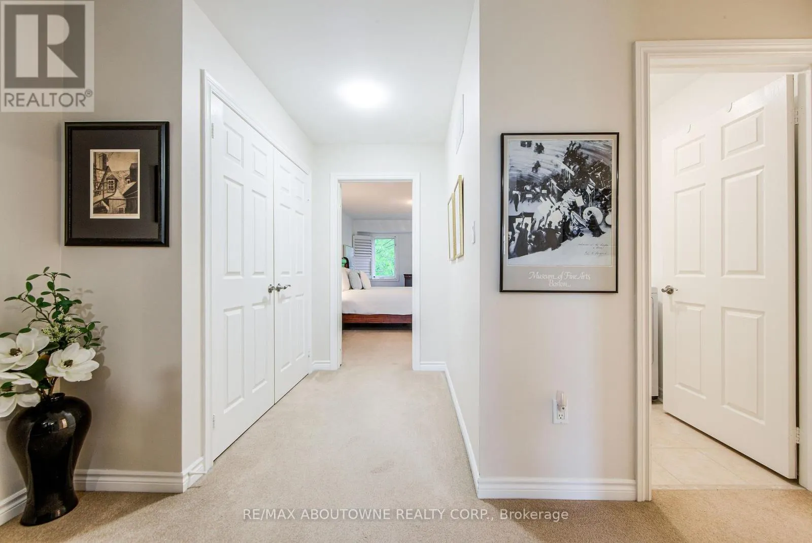 21 - 300 RAVINEVIEW WAY