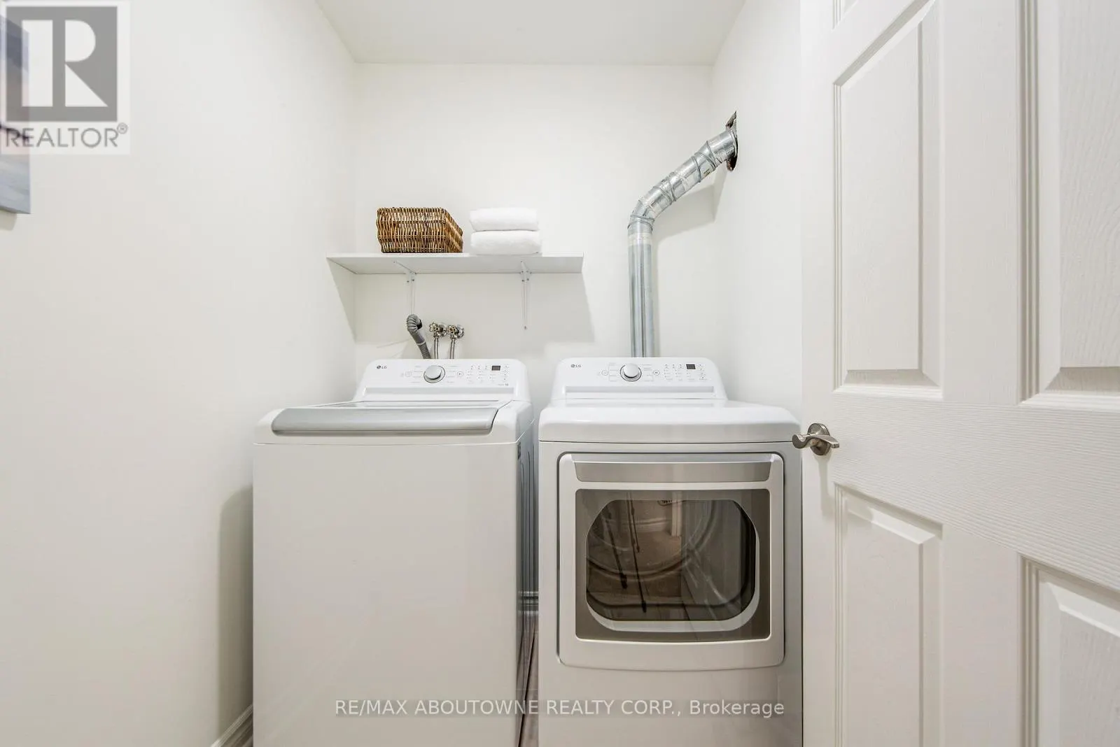 21 - 300 RAVINEVIEW WAY