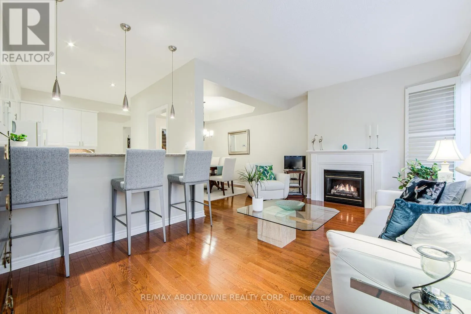 21 - 300 RAVINEVIEW WAY