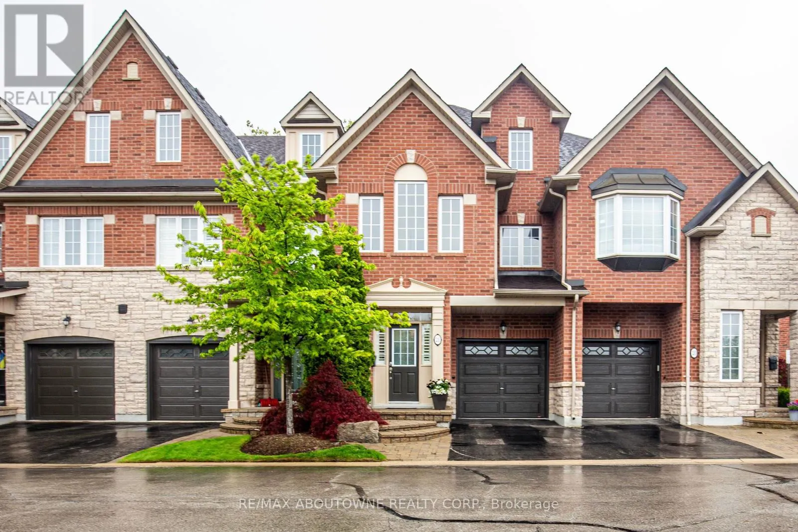 21 - 300 RAVINEVIEW WAY
