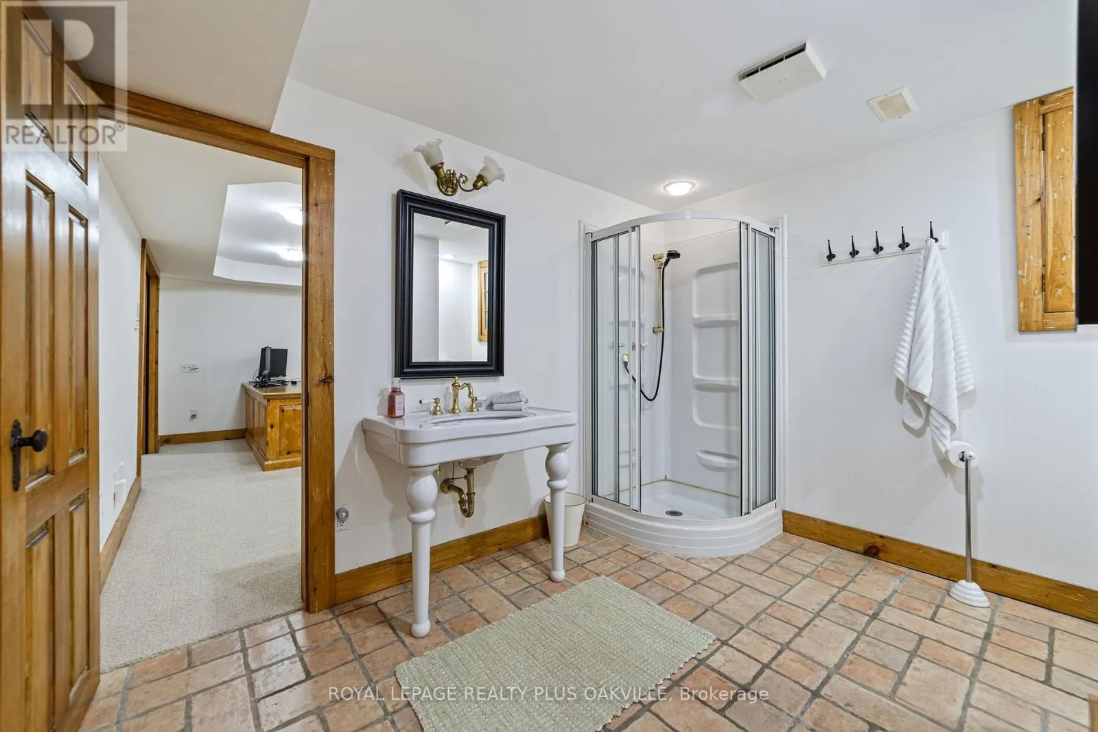 1368 MONKS PASSAGE