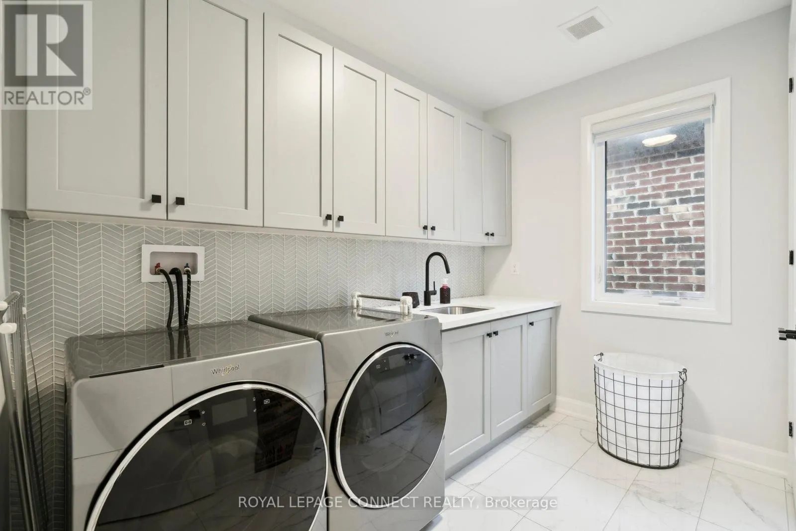 1428 FORD STRATHY CRESCENT