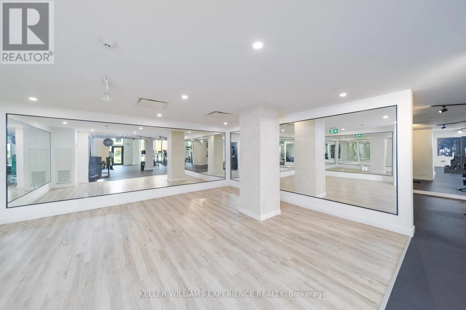 118 - 2300 ST CLAIR AVENUE W
