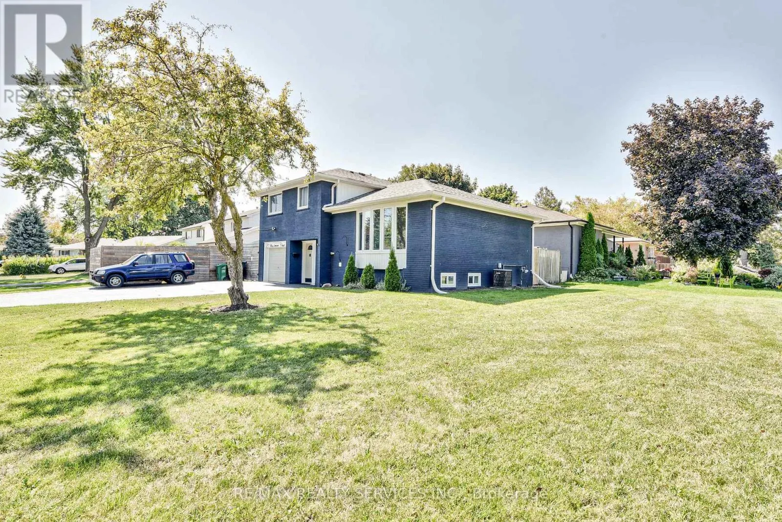 23 WINDERMERE COURT