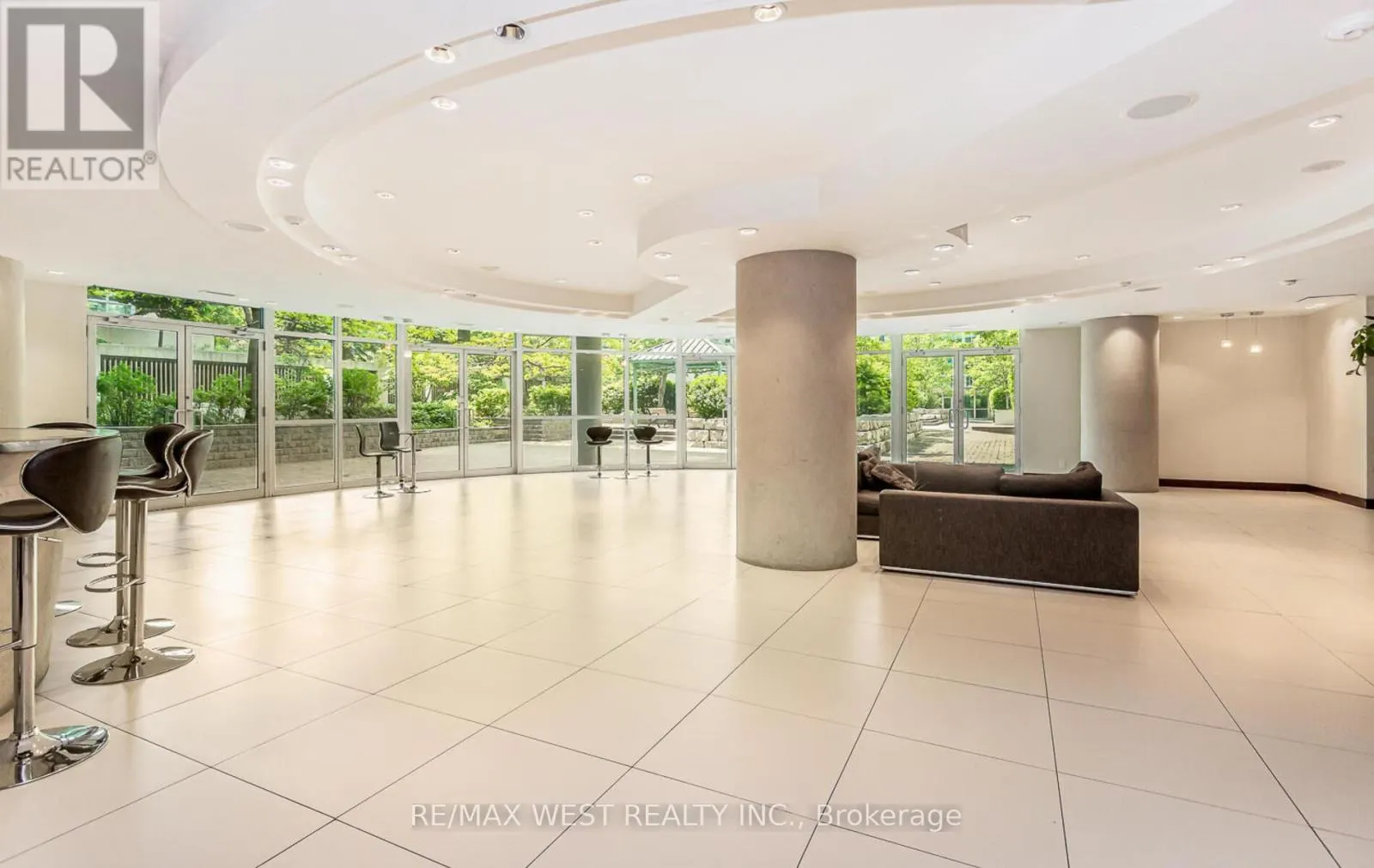 2001 - 220 BURNHAMTHORPE ROAD W