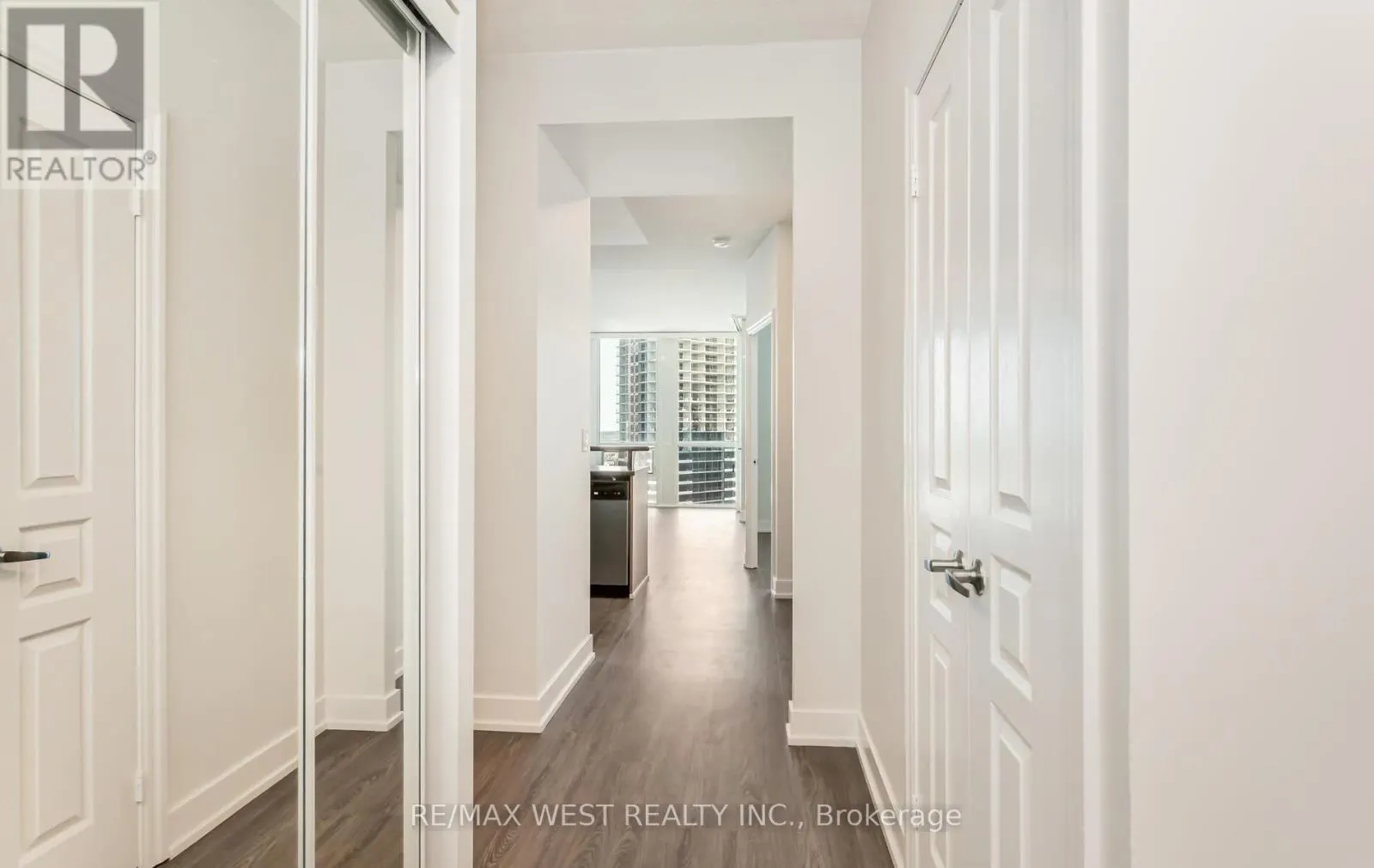 2001 - 220 BURNHAMTHORPE ROAD W