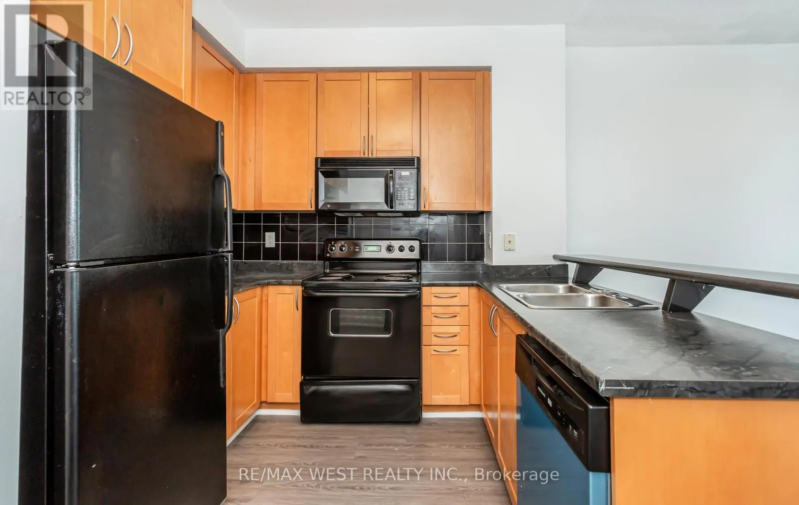 2001 - 220 BURNHAMTHORPE ROAD W