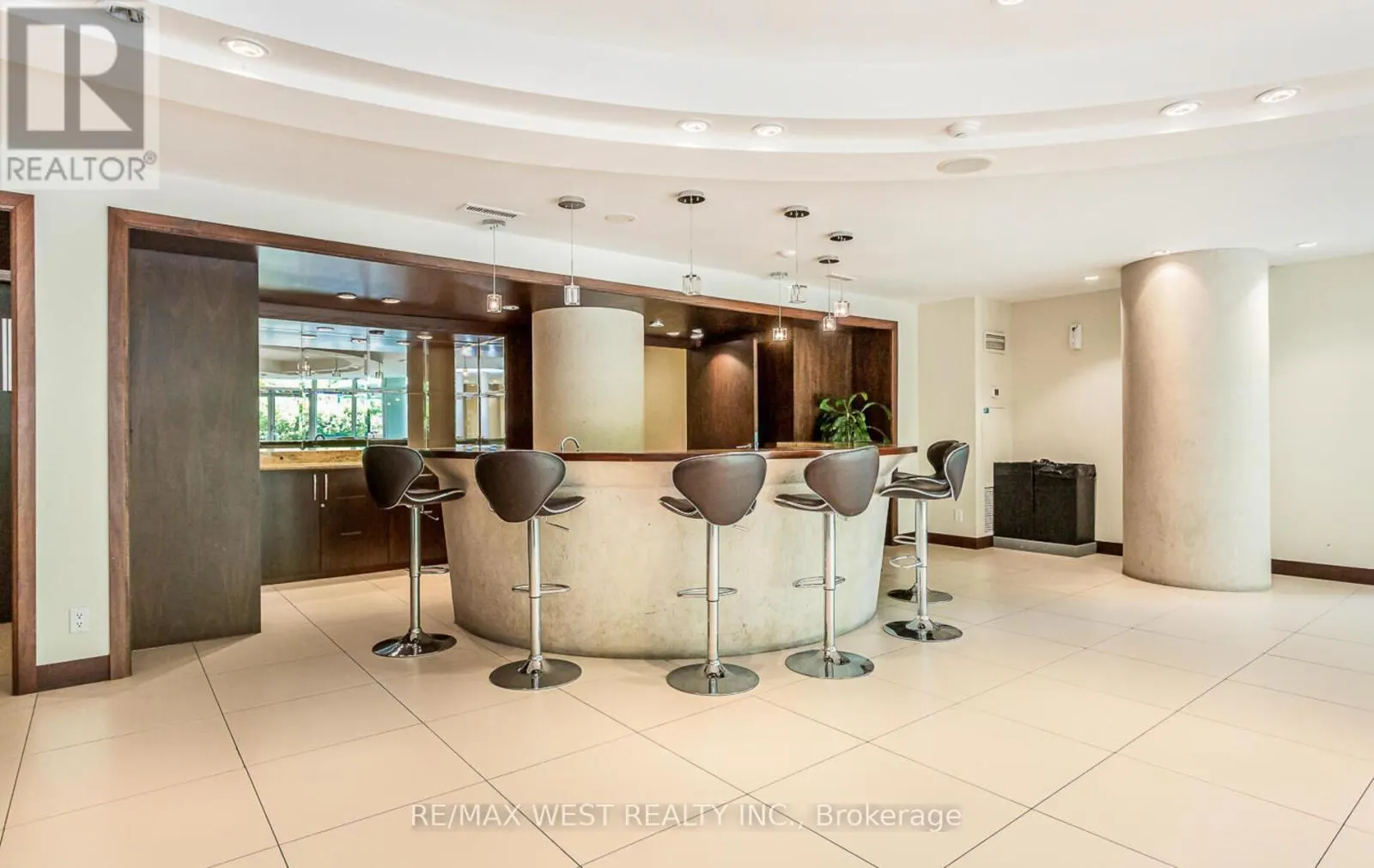 2001 - 220 BURNHAMTHORPE ROAD W