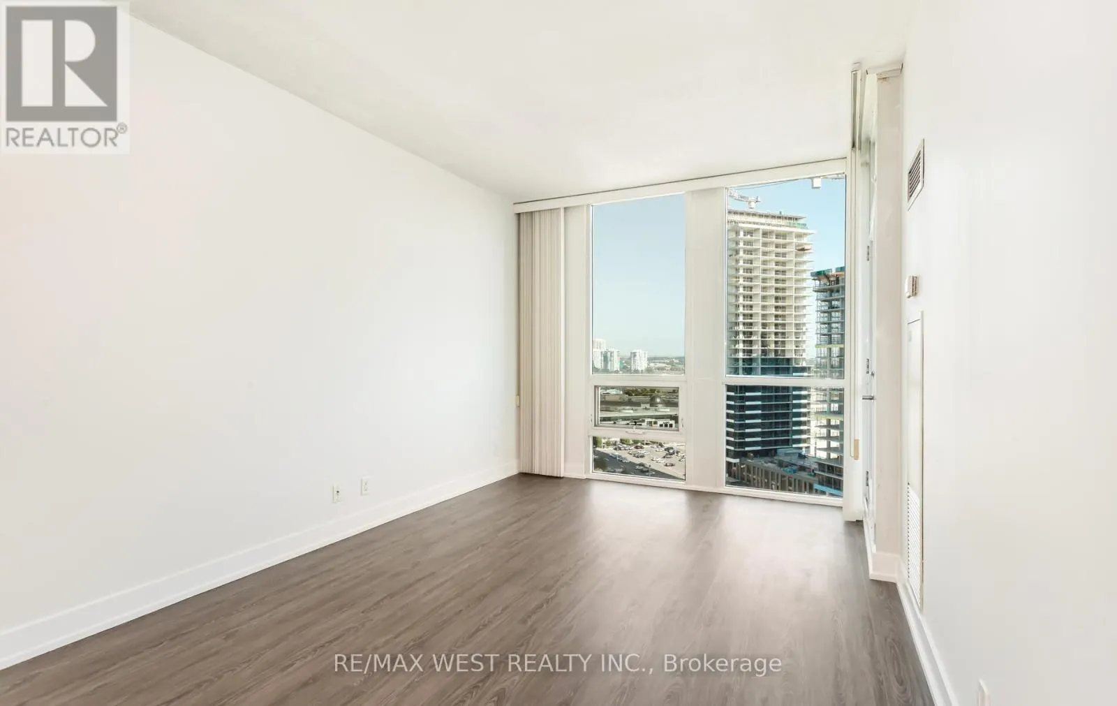 2001 - 220 BURNHAMTHORPE ROAD W