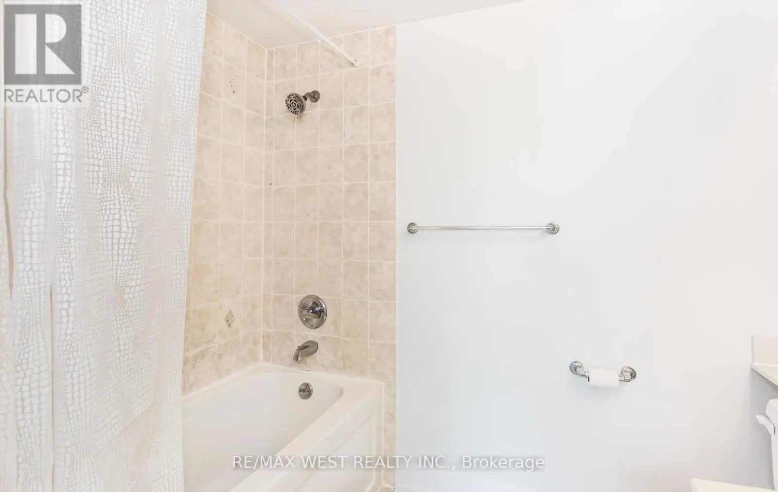 2001 - 220 BURNHAMTHORPE ROAD W