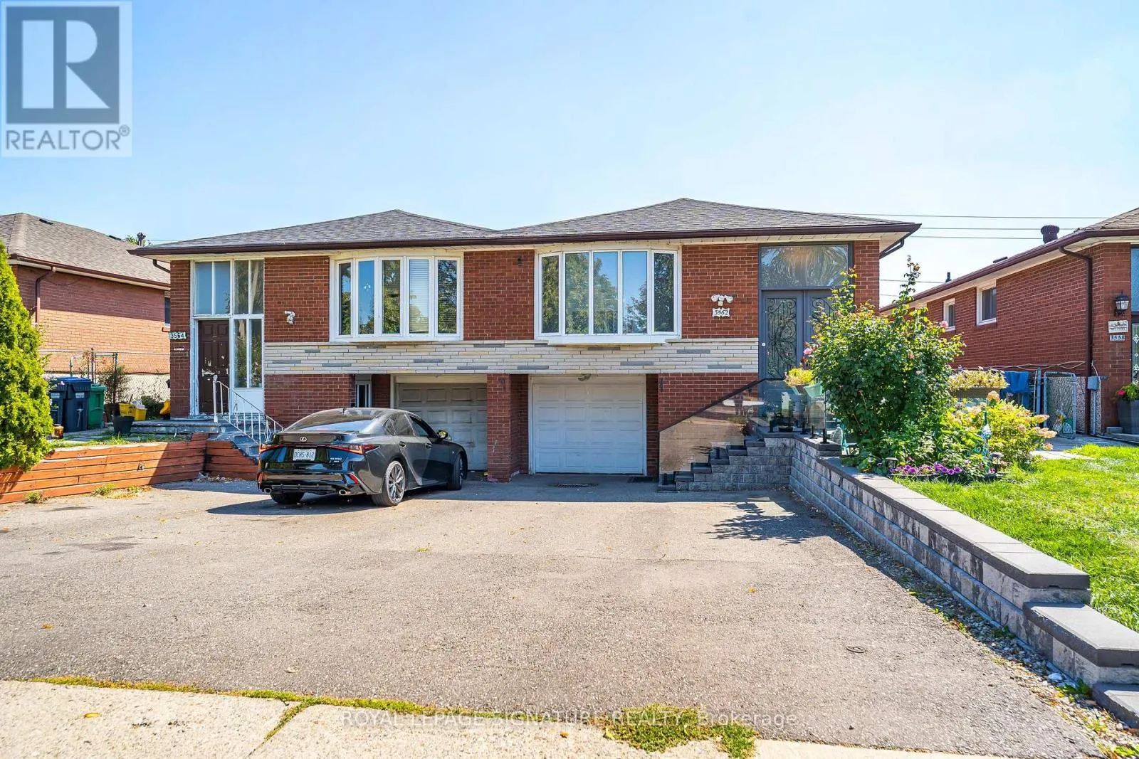 3562 LADDIE CRESCENT