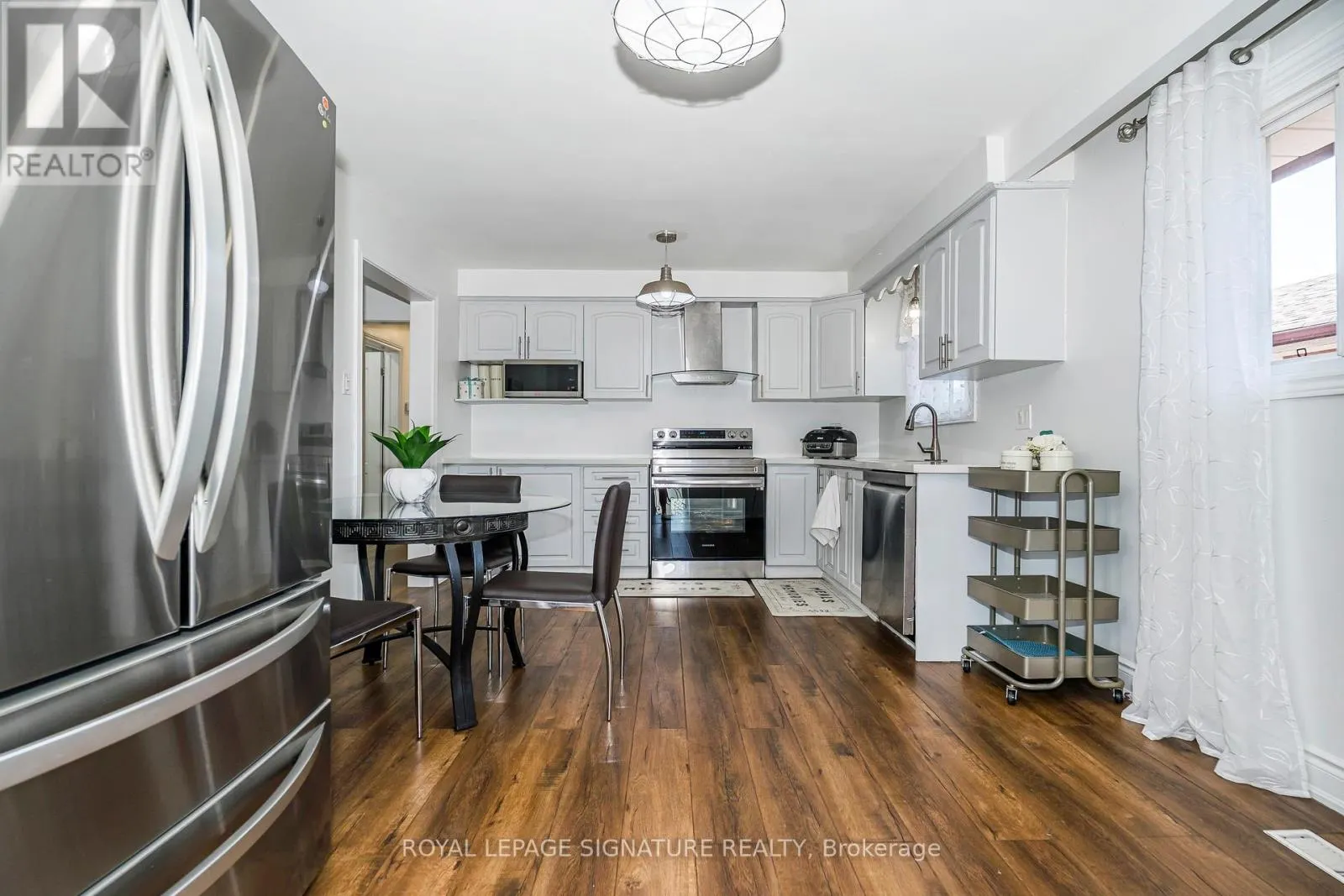 3562 LADDIE CRESCENT