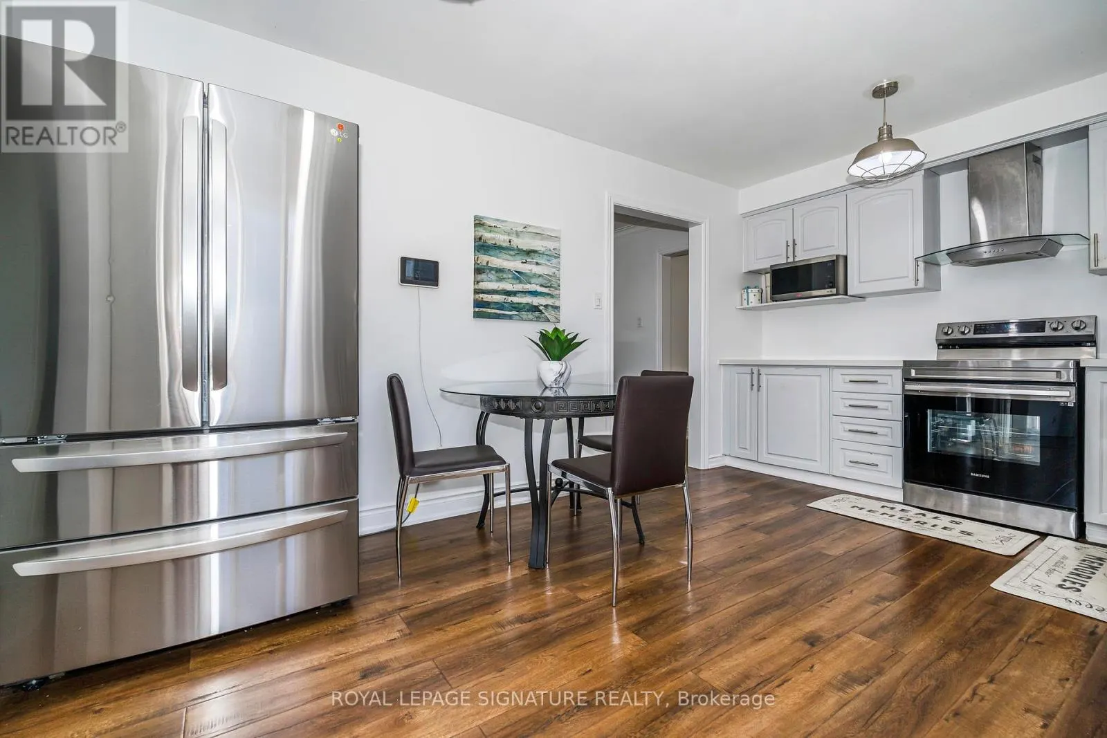 3562 LADDIE CRESCENT