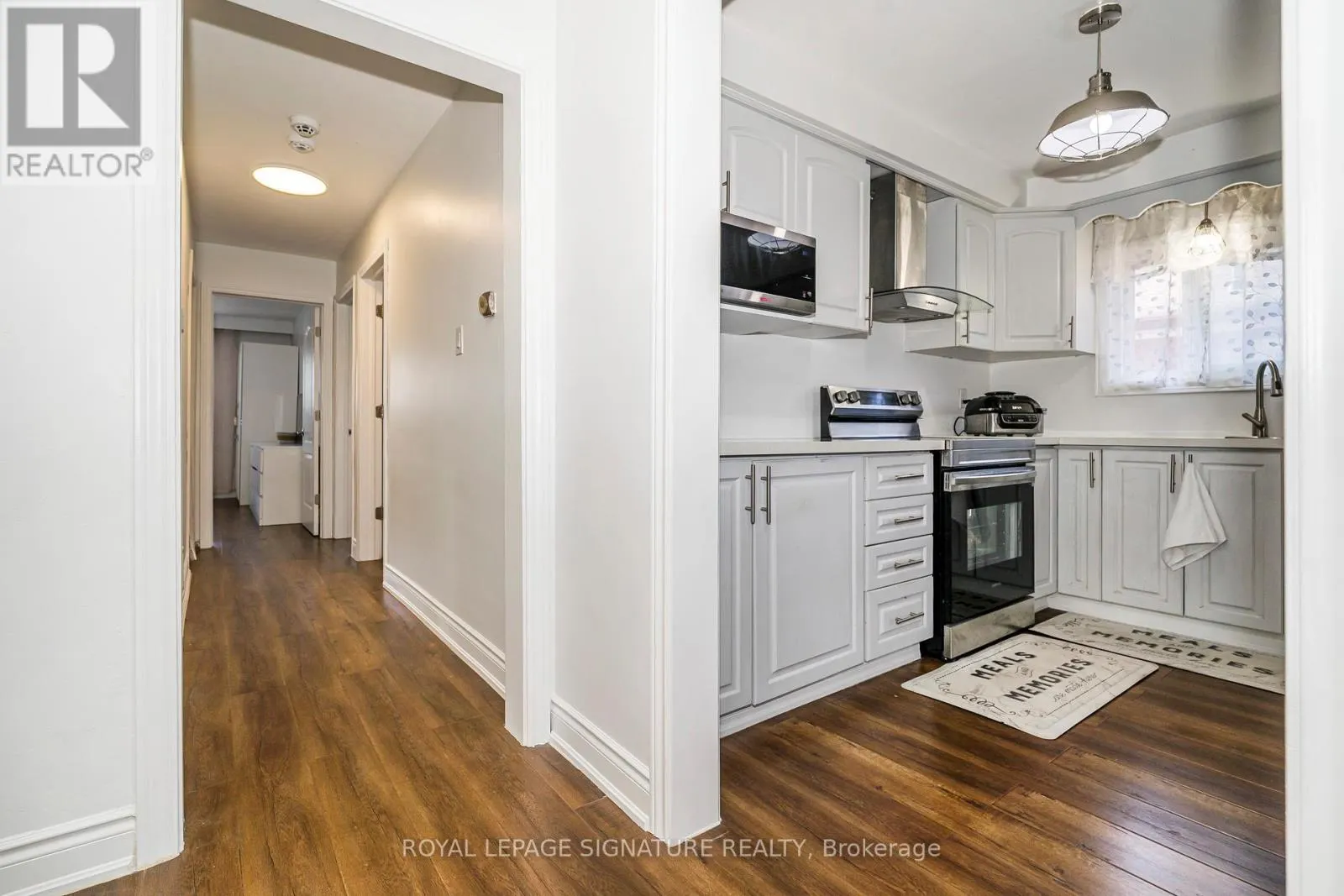 3562 LADDIE CRESCENT