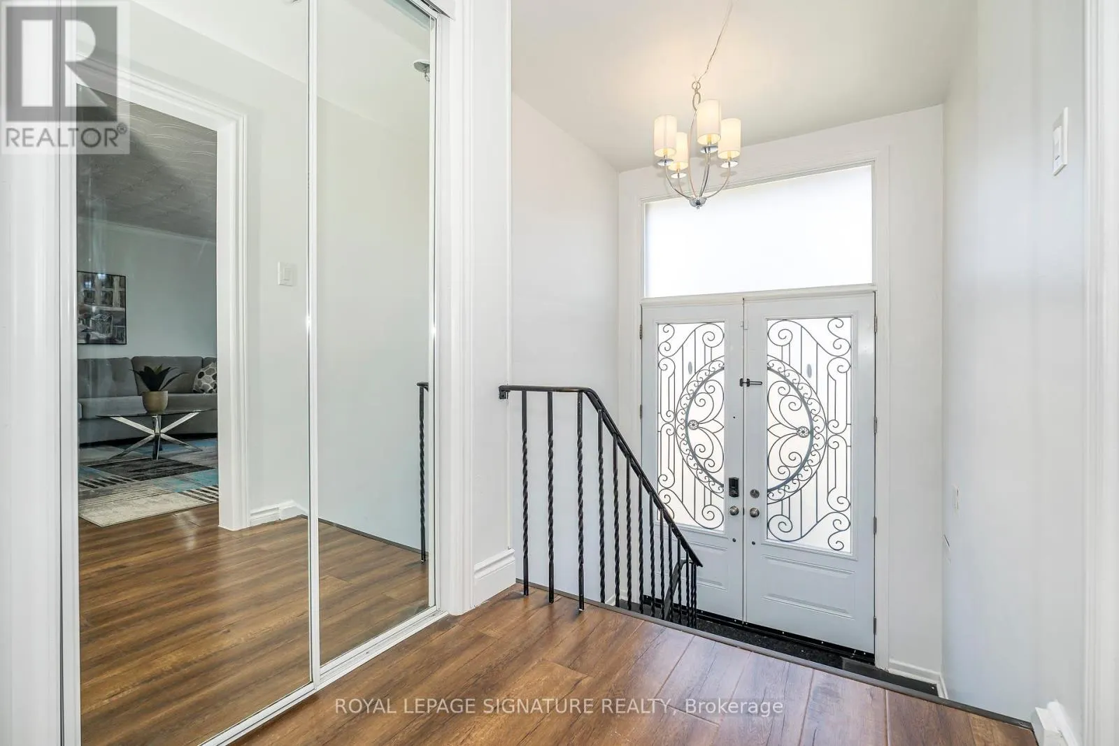 3562 LADDIE CRESCENT