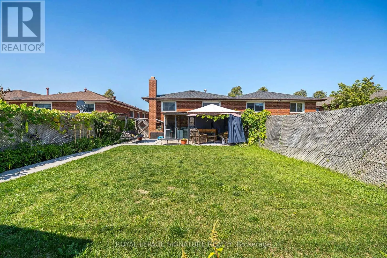 3562 LADDIE CRESCENT