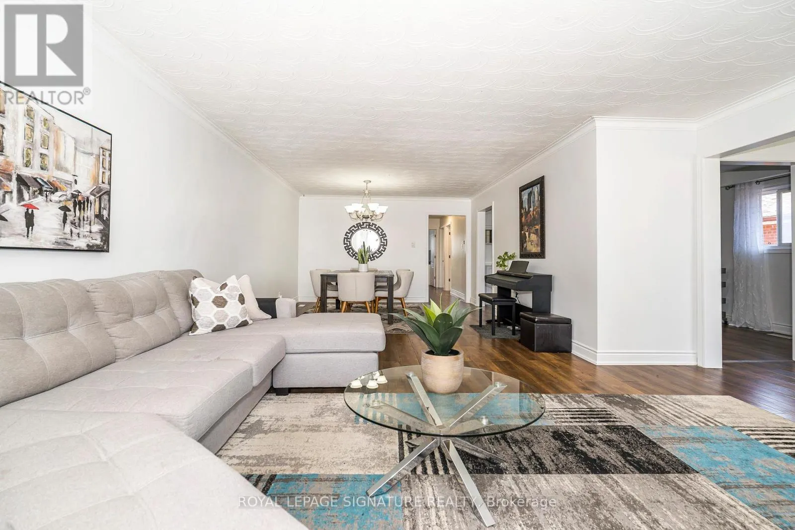 3562 LADDIE CRESCENT