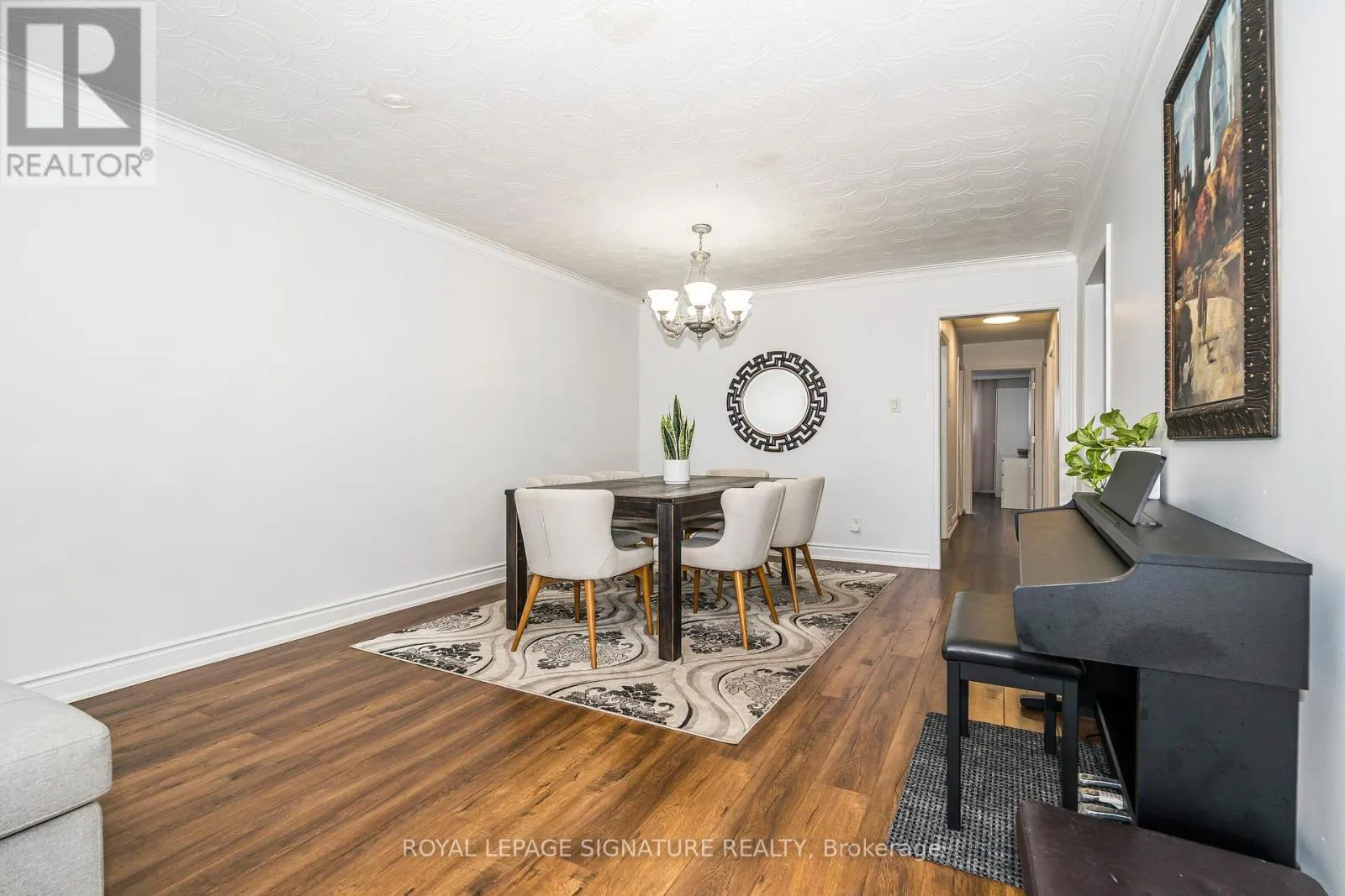 3562 LADDIE CRESCENT