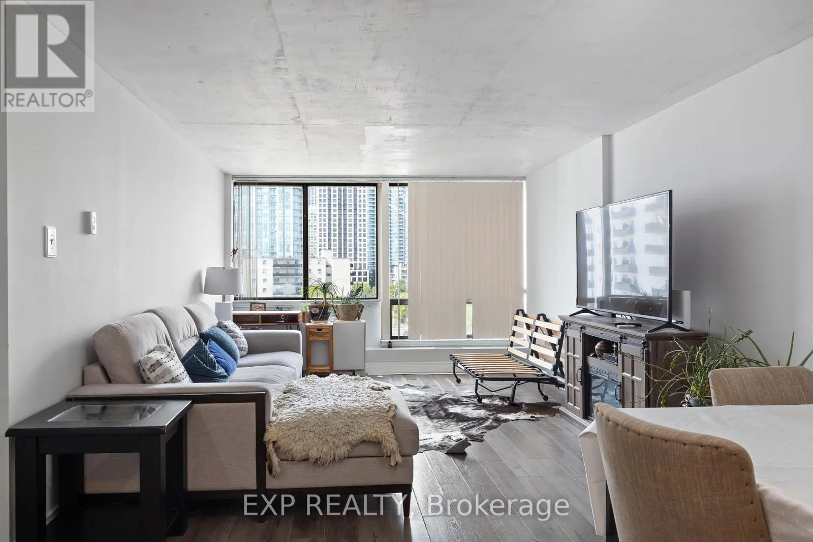707 - 25 FAIRVIEW ROAD W