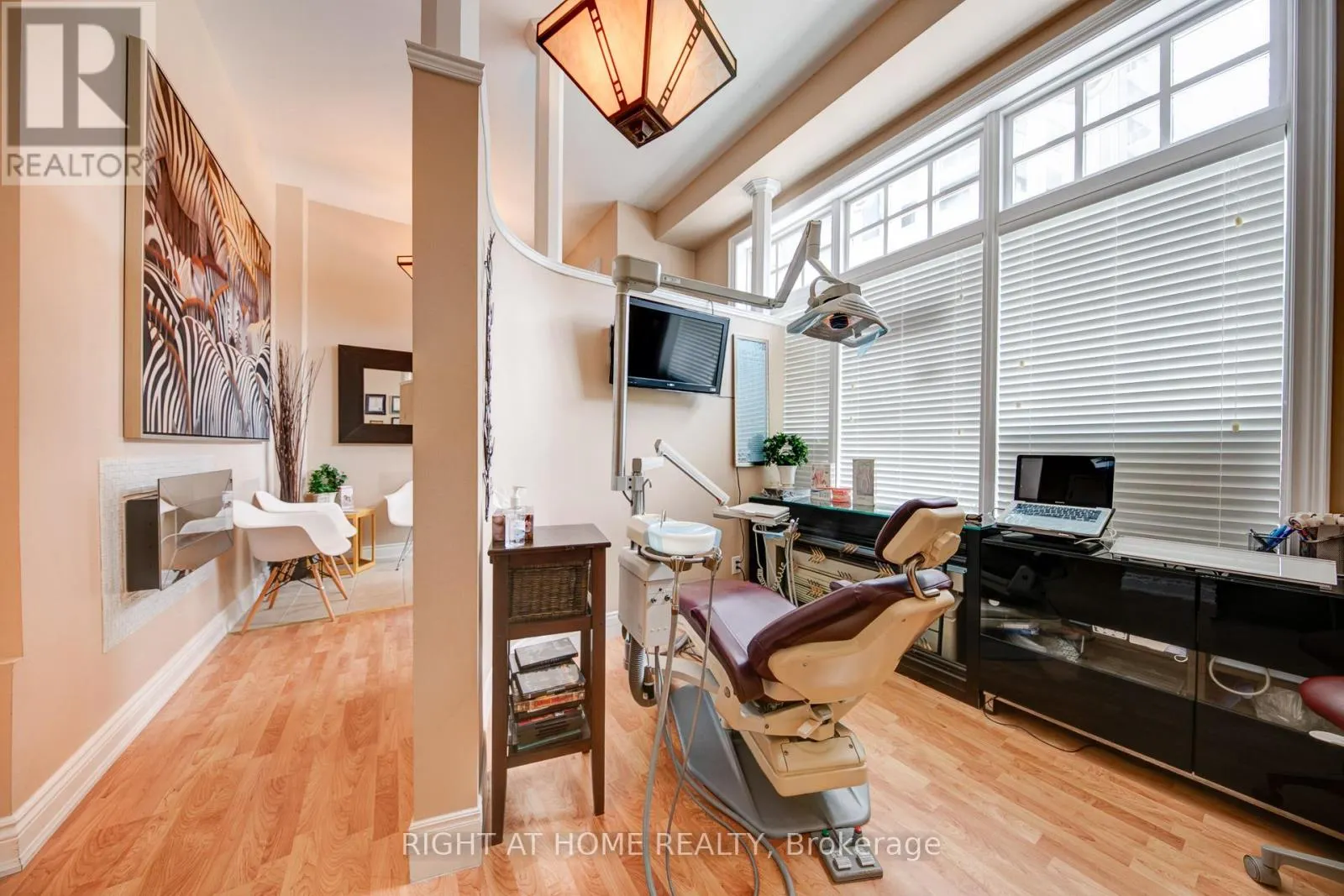 10 - 120 BRONTE ROAD