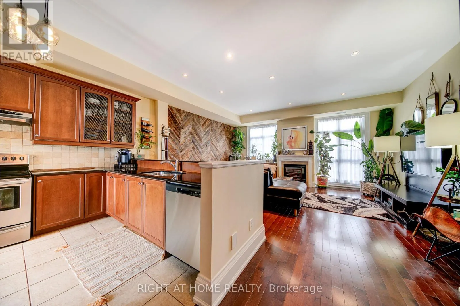 10 - 120 BRONTE ROAD