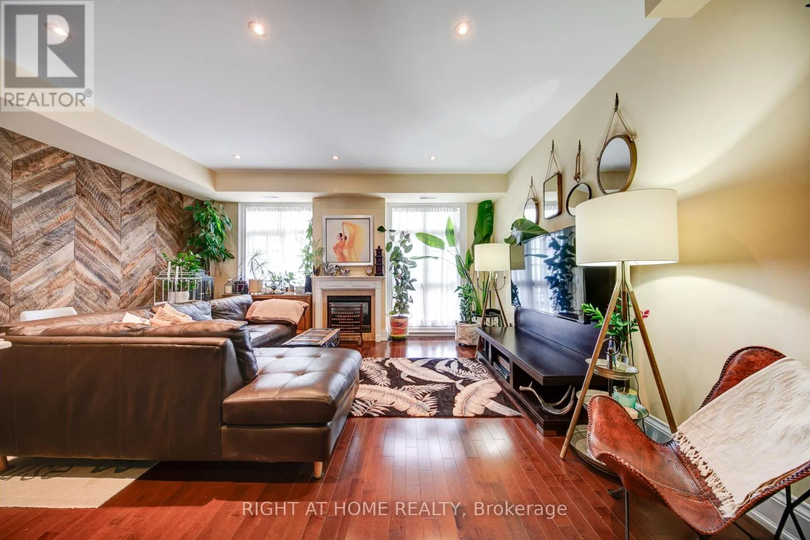 10 - 120 BRONTE ROAD