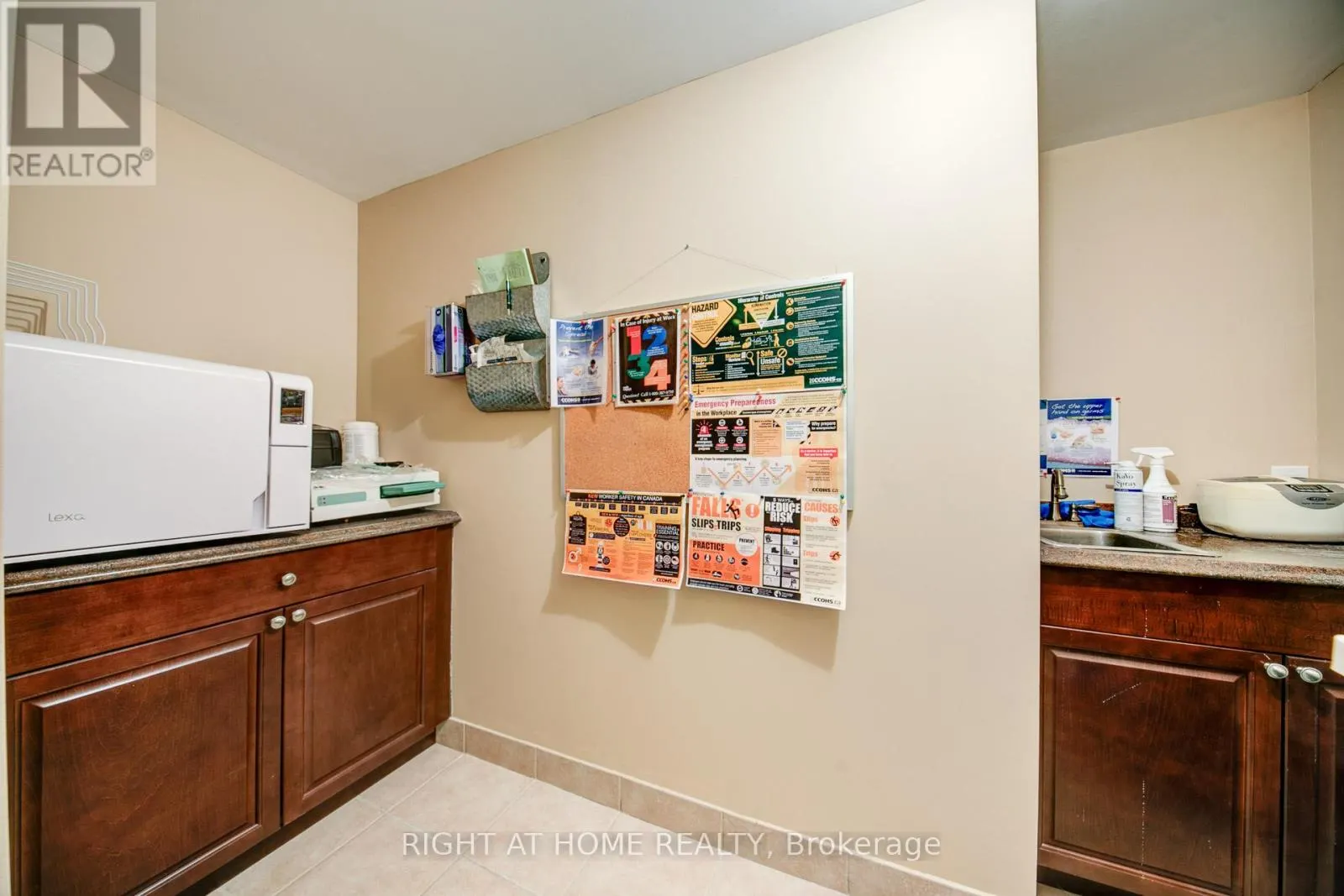 10 - 120 BRONTE ROAD