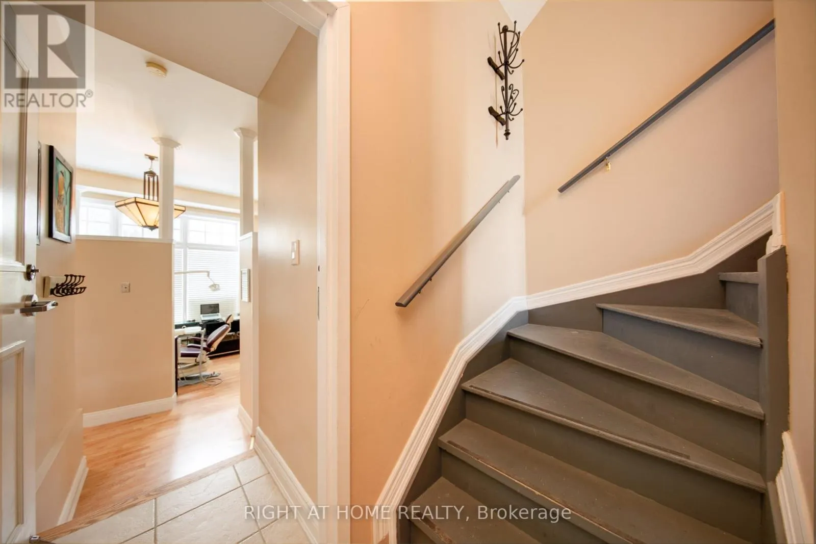 10 - 120 BRONTE ROAD