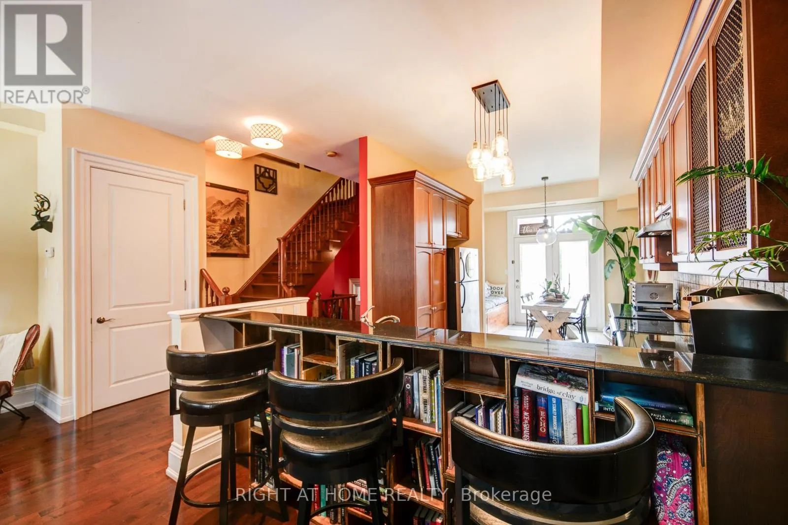 10 - 120 BRONTE ROAD